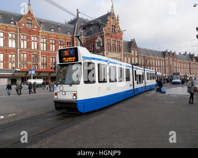 Straßenbahnen in Amsterdam, Central, Niederlande, Januar 2017 Stockfoto