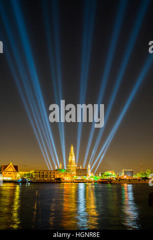 Wat Arun unter Neujahrsfeier im Rampenlicht Show Zeit weit gedreht, Bangkok, Thailand Stockfoto