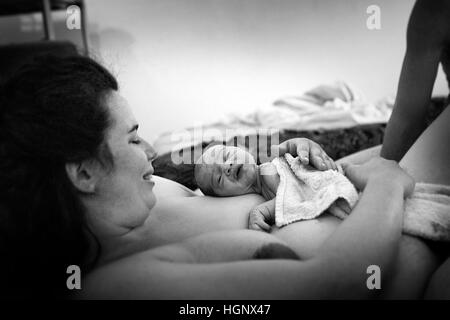 ZU HAUSE GEBÄREN Stockfoto