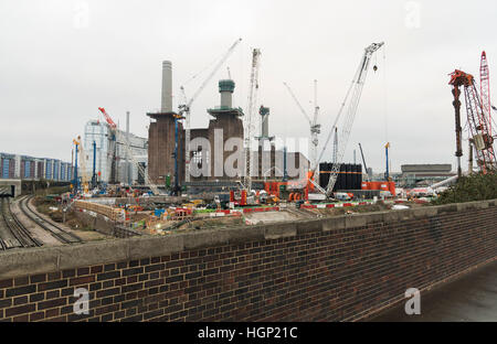 Die Bauarbeiten rund um Battersea Power Station, London Stockfoto