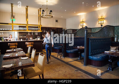 Das Innere der Astor Grill in Cliveden House in Berkshire. Stockfoto