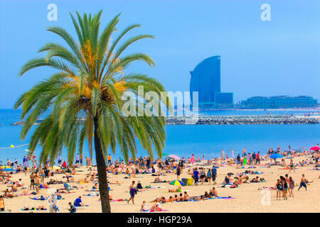 Der Strand von Barceloneta und W Hotel in Barcelona Stockfoto