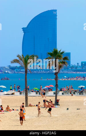 Der Strand von Barceloneta und W Hotel in Barcelona Stockfoto