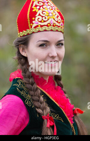 Kasachische Frau in Trachten in Almaty, Kasachstan. Stockfoto