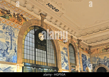 Departure Hall von Sao Bento Bahnhof Porto Portugal Stockfoto