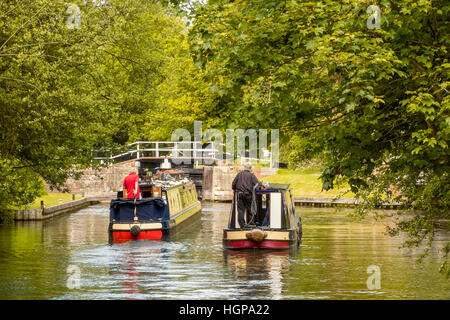 Lastkähne nähert sich eine Lock-Berkshire-UK Stockfoto