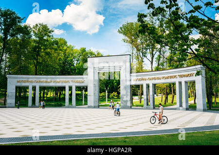 MINSK, BELARUS - 2. Juni 2015: Park "Sieg", gewidmet den Sieg des sowjetischen Volkes in den großen Vaterländischen Krieg In Minsk, Weißrussland Stockfoto