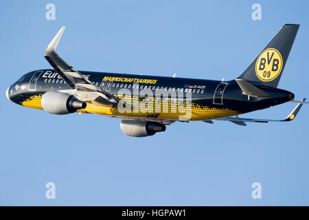 Eurowings Airbus A320 in Borussia Dortmund Farben von Düsseldorf Flughafen gemalt. Stockfoto