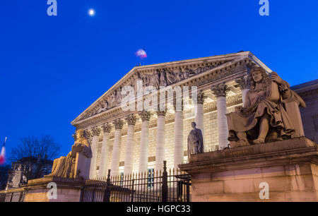 Die Nationalversammlung ist das Unterhaus des französischen Parlaments. Der offizielle Sitz der Nationalversammlung ist das Palais Bourbon an den Ufern des th Stockfoto