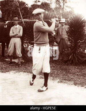 George Voight, prominente Amateur-Golfer spielen auf die Links des Palm Beach County Club in Palm Beach, Florida im Jahr 1931. Stockfoto