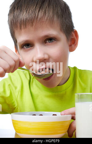 Kleine Jungen essen Frühstück closeup Stockfoto