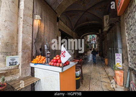 Verkäufer von der frischen Granatapfelsaft, Jerusalem, Israel. Stockfoto