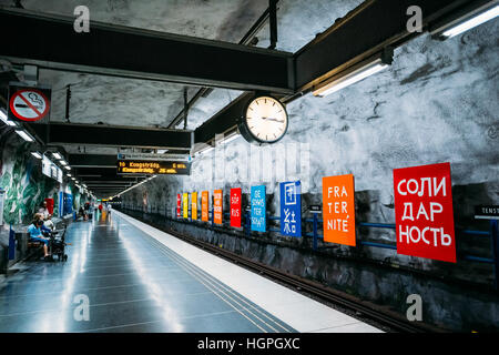 Stockholm, Schweden - 30. Juli 2014: Moderne Stockholmer U-Bahn Station, Schweden. U-Bahn Stockfoto