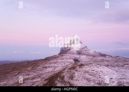 Suilven Berg im Winter Mitgliederabend Assynt, wester Ross, Schottland, Großbritannien Stockfoto