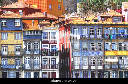 Gebäude am Kai des Douro Flusses Porto Portugal Stockfoto