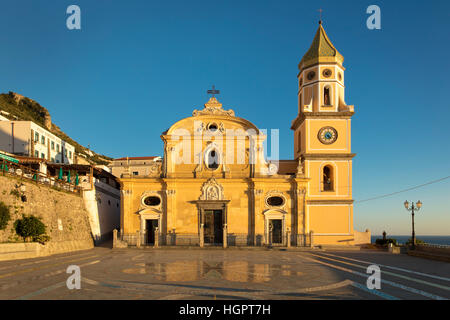 Parrocchia di San Gennaro, Renaissance Stil Basilika (b. 16. Jh.), Praiano, Kampanien, Italien Stockfoto