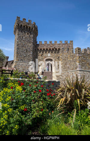 Vor dem Eingang zum Castello di Amorosa, Calistoga, Napa Valley, Napa County, Kalifornien Stockfoto