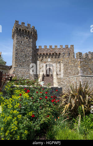 Vor dem Eingang zum Castello di Amorosa, Calistoga, Napa Valley, Napa County, Kalifornien Stockfoto