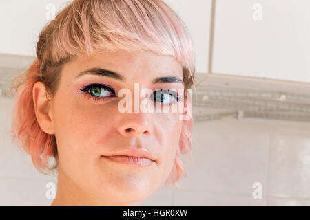 Der junge, blonde Frau Gesicht Nahaufnahme Stockfoto