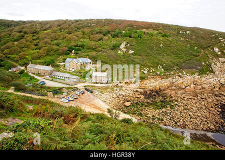 Angelboote/Fischerboote oben geschleppt auf der Helling, Penberth, Cornwall, England, UK. Stockfoto