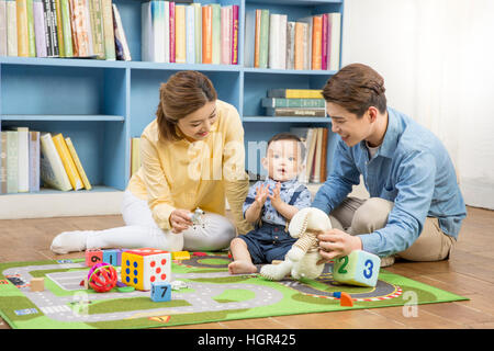 Harmonische Familie mit baby Stockfoto