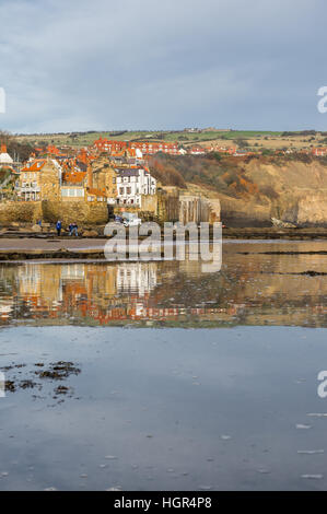 Kleinen Küsten-Dorf von Robin Hoods Bay, Yorkshire, England, Großbritannien Stockfoto