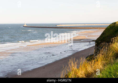 Roker Strand und dem Pier von Cliffe Park, Sunderland betrachtet Stockfoto