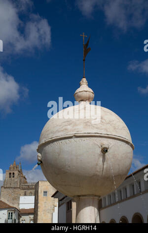 Renaissancebrunnen, Largo Das Portas de Moura Square, Evora, UNESCO World Heritage Site, Portugal Stockfoto