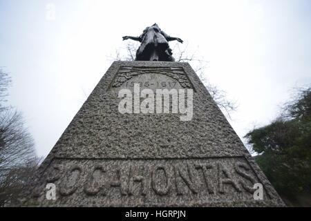 Gravesend, Kent. 2017. 400. Jahr nach dem Tod von Pocahontas. Kirche St. Georges, Gravesend. Stockfoto