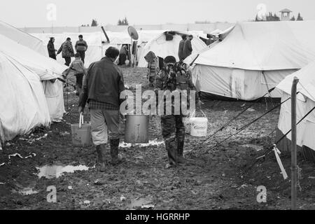 Azaz, Syrien - 29. Januar 2014. Syrischen Flüchtlingslager in der Nähe der Ortschaft Azaz 60 Kilometer von Aleppo in Syrien in der Nähe der Grenze mit der Türkei in Kilis. Stockfoto