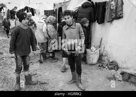 Azaz, Syrien - 29. Januar 2014. Syrischen Flüchtlingslager in der Nähe der Ortschaft Azaz 60 Kilometer von Aleppo in Syrien in der Nähe der Grenze mit der Türkei in Kilis. Stockfoto