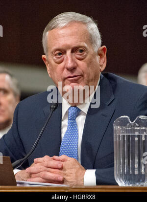 Washington DC, USA. 12. Januar 2017. United States Marine Corps General James N. Mattis (im Ruhestand) bezeugt vor uns Senate Committee on Armed Services während seiner Anhörung Verteidigungsminister auf dem Capitol Hill in Washington, DC auf Donnerstag, 12. Januar 2017 sein. Bildnachweis: MediaPunch Inc/Alamy Live-Nachrichten Stockfoto