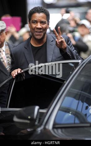 New York, NY, USA. 12. Januar 2017. Denzel Washington unterwegs für Promi-Schnappschüsse - THU, New York, NY 12. Januar 2017. © Kristin Callahan/Everett Collection/Alamy Live-Nachrichten Stockfoto