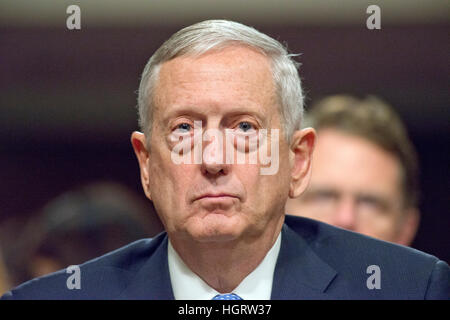 Washington, USA. 12. Januar 2017. United States Marine Corps General James N. Mattis (im Ruhestand) bezeugt vor uns Senate Committee on Armed Services während seiner Anhörung zu Verteidigungsminister auf dem Capitol Hill in Washington, DC.  Bildnachweis: Ron Sachs/CNP Foto: Ron Sachs/Consolidated/Dpa/Alamy Live News Stockfoto