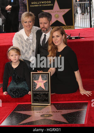 Hollywood, USA. 11. Januar 2017. Kathryn Adams, Darren Le Gallo, Amy Adams, Aviana Le Gallo, bei Amy Adams Sterne Ceermony auf dem Hollywood Walk Of Fame in Kalifornien. © Faye lernen/Medien Punch/Alamy Live-Nachrichten Stockfoto