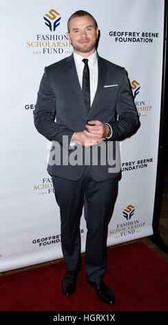 New York, USA. 12. Januar 2017. Kellan Lutz im Ankunftsbereich für die YMA Mode Scholarship Fund Awards Dinner, Grand Hyatt New York, New York, NY. Bildnachweis: RCF/Everett Collection/Alamy Live-Nachrichten Stockfoto