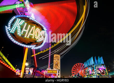 Florida, USA. 12. Januar 2017. Die Khaos Fahrt dreht sich in den nächtlichen Himmel während der South Florida Fair Ride-A-Thon, 12. Januar 2017. © Greg Lovett/der Palm Beach Post/ZUMA Draht/Alamy Live-Nachrichten Stockfoto