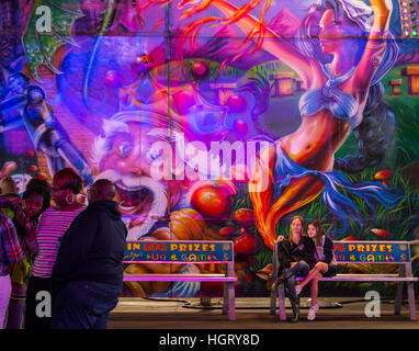 Florida, USA. 12. Januar 2017. Messebesucher machen Sie eine Pause von den Fahrten während der South Florida Fair Ride-A-Thon, 12. Januar 2017. © Greg Lovett/der Palm Beach Post/ZUMA Draht/Alamy Live-Nachrichten Stockfoto