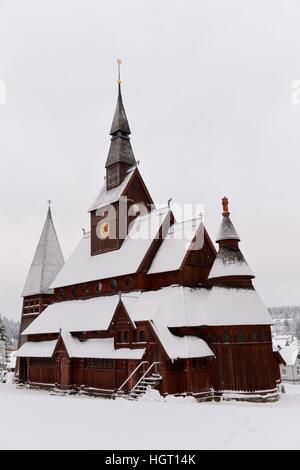 Die Evangelisch-lutherische Gustav Adolf Stabkirche (deutsche Gustav-Adolf-Stabkirche) befindet sich eine Stabkirche in Hahnenklee, der Harz-Region, Deutschland, 09.01.2017. Foto: Frank Mai | weltweite Nutzung Stockfoto