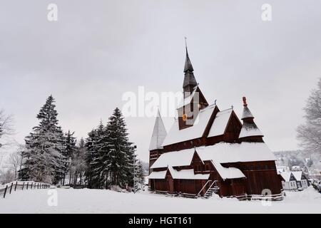 Die Evangelisch-lutherische Gustav Adolf Stabkirche (deutsche Gustav-Adolf-Stabkirche) befindet sich eine Stabkirche in Hahnenklee, der Harz-Region, Deutschland, 09.01.2017. Foto: Frank Mai | weltweite Nutzung Stockfoto