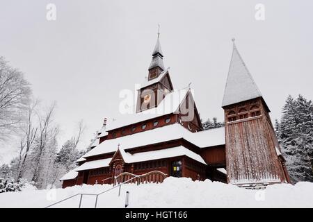 Die Evangelisch-lutherische Gustav Adolf Stabkirche (deutsche Gustav-Adolf-Stabkirche) befindet sich eine Stabkirche in Hahnenklee, der Harz-Region, Deutschland, 09.01.2017. Foto: Frank Mai | weltweite Nutzung Stockfoto