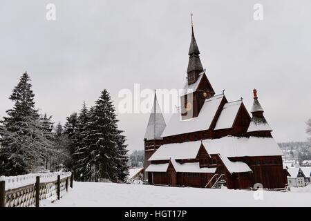 Die Evangelisch-lutherische Gustav Adolf Stabkirche (deutsche Gustav-Adolf-Stabkirche) befindet sich eine Stabkirche in Hahnenklee, der Harz-Region, Deutschland, 09.01.2017. Foto: Frank Mai | weltweite Nutzung Stockfoto