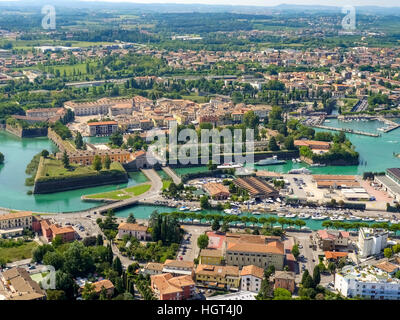 Comune di Peschiera del Garda am Fluss Mincio, Gardasee, Veneto, Italien Stockfoto