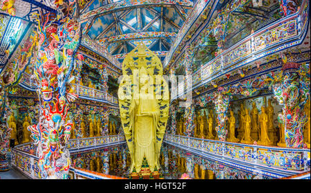 Riesigen goldenen Buddha, Linh Phuoc Pagode, Đà Lạt, Lâm Đồng Provinz, Vietnam stehend Stockfoto