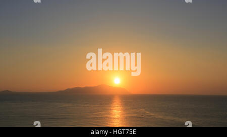 Schönen Sonnenaufgang über dem Meer Stockfoto