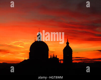 Silhouette der Basilika Weingarten, Deutschland im Sonnenuntergang Stockfoto