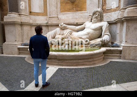 Skulptur von Neptun im Kapitolinischen Museum Rom Stockfoto