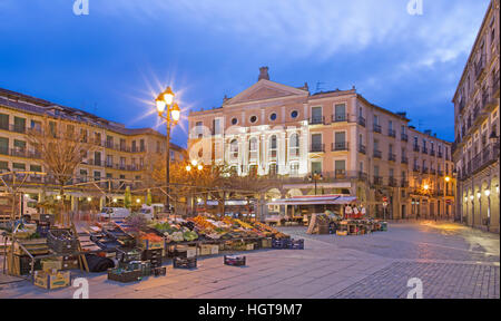 SEGOVIA, Spanien, APRIL - 14, 2016: The Plaza Mayor Quadrat und Morgenmarkt Stockfoto