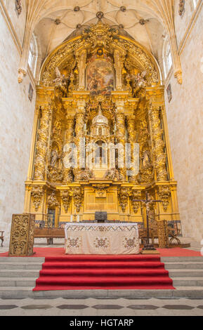 SALAMANCA, Spanien, APRIL - 16, 2016: Die barocke polychrome Hauptaltar der Kirche Convento de San Esteban von Jose Benito Churriguera (1692). Stockfoto