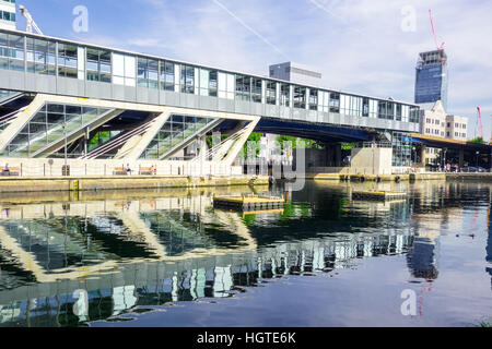 South Quay, eine Station der Docklands Light Railway in Isle of Dogs, East London. Stockfoto
